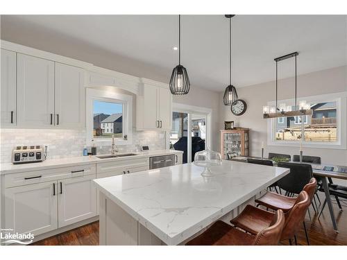 6 Millwood Court, Huntsville, ON - Indoor Photo Showing Kitchen With Upgraded Kitchen