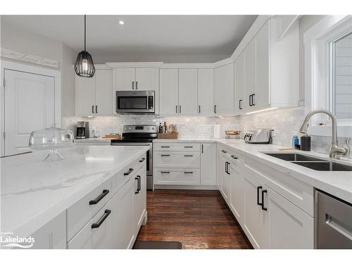 6 Millwood Court, Huntsville, ON - Indoor Photo Showing Kitchen With Double Sink With Upgraded Kitchen