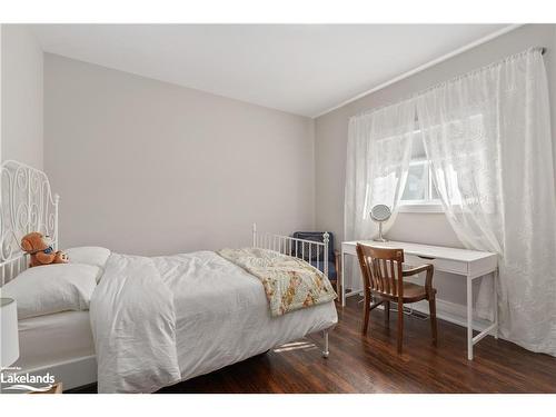 6 Millwood Court, Huntsville, ON - Indoor Photo Showing Bedroom