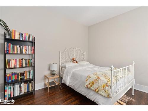 6 Millwood Court, Huntsville, ON - Indoor Photo Showing Bedroom