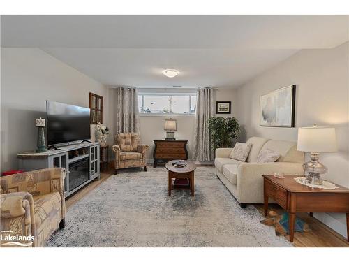 6 Millwood Court, Huntsville, ON - Indoor Photo Showing Living Room