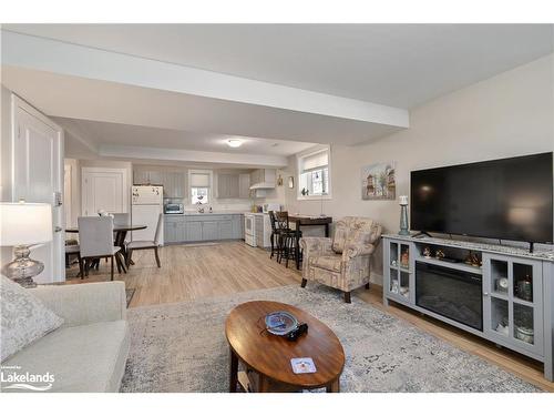 6 Millwood Court, Huntsville, ON - Indoor Photo Showing Living Room