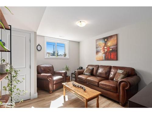 6 Millwood Court, Huntsville, ON - Indoor Photo Showing Living Room