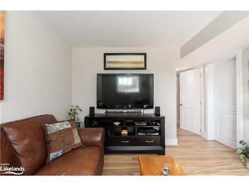 6 Millwood Court, Huntsville, ON - Indoor Photo Showing Living Room