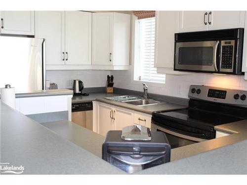 660 Johnston Park Avenue, Collingwood, ON - Indoor Photo Showing Kitchen With Double Sink