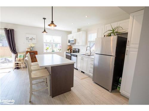 40 Nicole Park Court, Bracebridge, ON - Indoor Photo Showing Kitchen With Stainless Steel Kitchen With Upgraded Kitchen