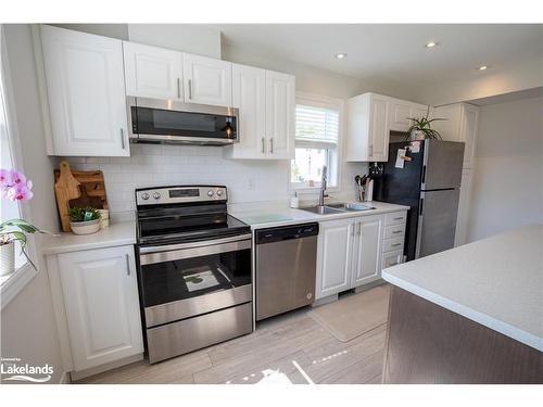 40 Nicole Park Court, Bracebridge, ON - Indoor Photo Showing Kitchen With Stainless Steel Kitchen With Double Sink