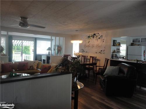 1089 Mosley Street, Wasaga Beach, ON - Indoor Photo Showing Living Room