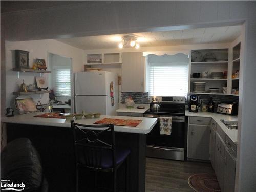 1089 Mosley Street, Wasaga Beach, ON - Indoor Photo Showing Kitchen