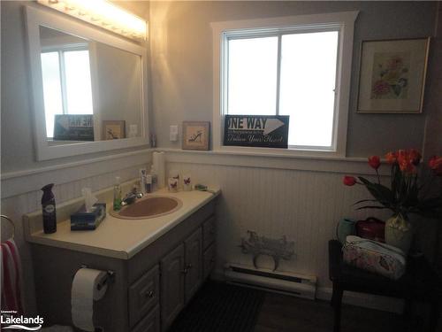 1089 Mosley Street, Wasaga Beach, ON - Indoor Photo Showing Bathroom