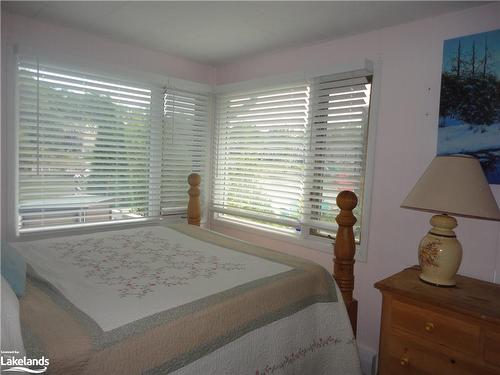 1089 Mosley Street, Wasaga Beach, ON - Indoor Photo Showing Bedroom