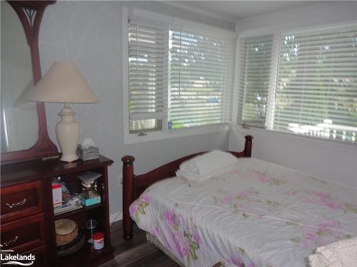 1089 Mosley Street, Wasaga Beach, ON - Indoor Photo Showing Bedroom