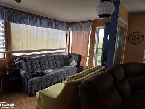 11 Rosedale Road Road, Byng Inlet, ON - Indoor Photo Showing Living Room