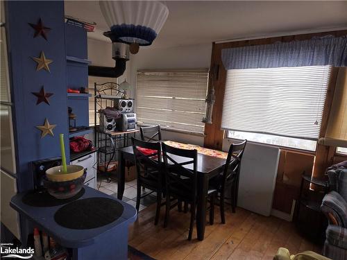 11 Rosedale Road Road, Byng Inlet, ON - Indoor Photo Showing Dining Room