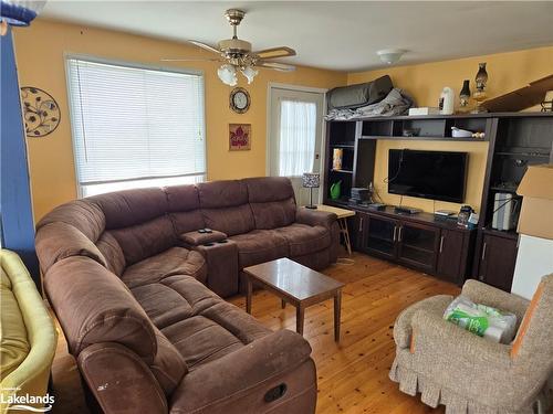 11 Rosedale Road Road, Byng Inlet, ON - Indoor Photo Showing Living Room