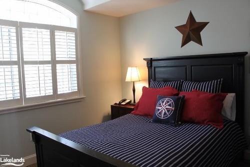 Carling 4 Week 9-3876 Muskoka Road 118 W, Port Carling, ON - Indoor Photo Showing Bedroom