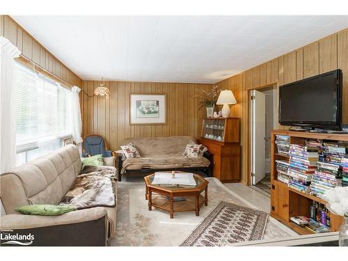 1041 Longline Lake Road, Baysville, ON - Indoor Photo Showing Living Room