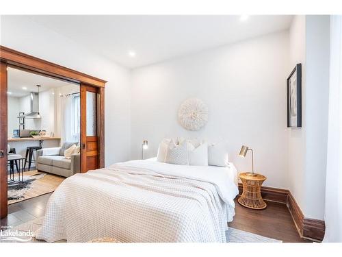 162 Avondale Street, Hamilton, ON - Indoor Photo Showing Bedroom