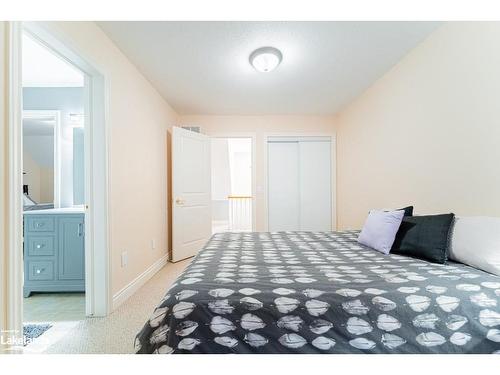 13-5 Invermara Court, Orillia, ON - Indoor Photo Showing Bedroom