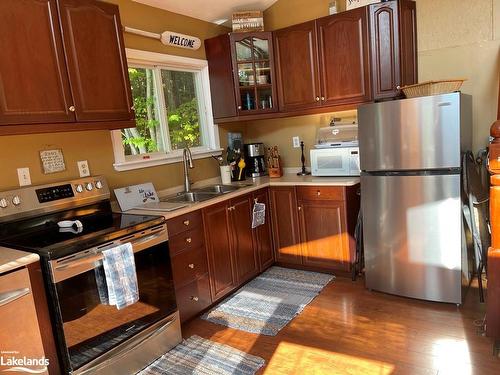 4 Severn River Sr406, Coldwater, ON - Indoor Photo Showing Kitchen With Double Sink