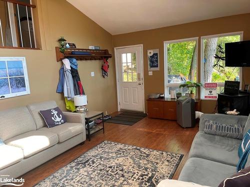 4 Severn River Sr406, Coldwater, ON - Indoor Photo Showing Living Room