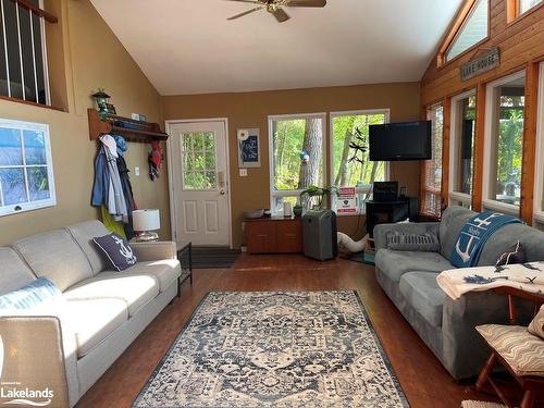 4 Severn River Sr406, Coldwater, ON - Indoor Photo Showing Living Room