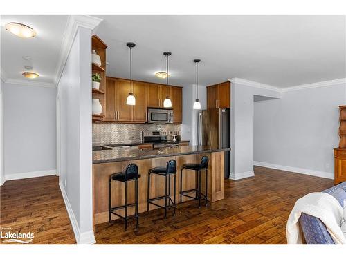 402-26 Dairy Lane, Huntsville, ON - Indoor Photo Showing Kitchen