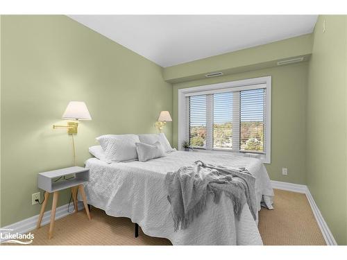 402-26 Dairy Lane, Huntsville, ON - Indoor Photo Showing Bedroom