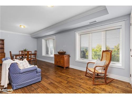 402-26 Dairy Lane, Huntsville, ON - Indoor Photo Showing Living Room