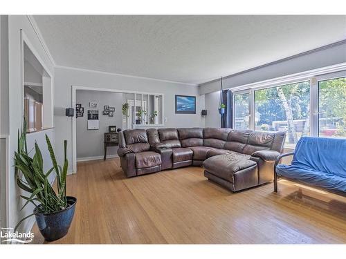 1002 Hugel Avenue, Midland, ON - Indoor Photo Showing Living Room