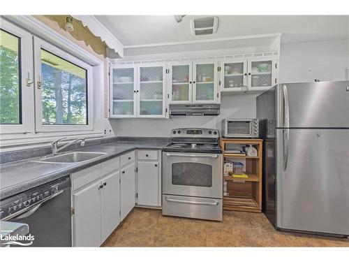 1002 Hugel Avenue, Midland, ON - Indoor Photo Showing Kitchen