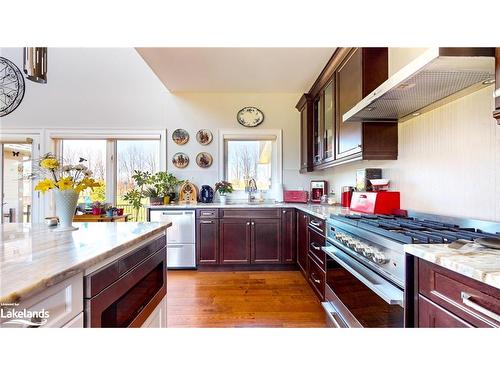 14 Georgian Grande Drive N, Oro-Medonte, ON - Indoor Photo Showing Kitchen With Double Sink