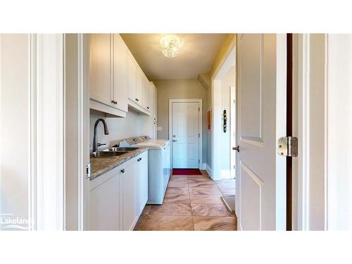 14 Georgian Grande Drive N, Oro-Medonte, ON - Indoor Photo Showing Kitchen With Double Sink