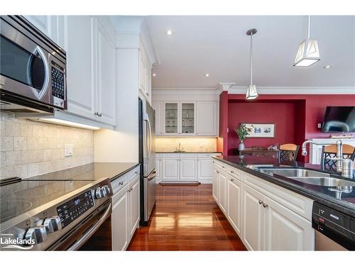 701-40 Trott Boulevard, Collingwood, ON - Indoor Photo Showing Kitchen With Stainless Steel Kitchen With Double Sink With Upgraded Kitchen