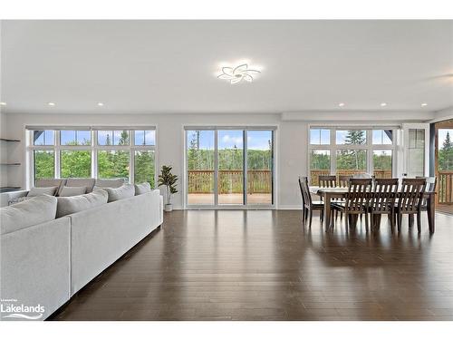 31-1082 Echo Hills Road, Lake Of Bays, ON - Indoor Photo Showing Living Room