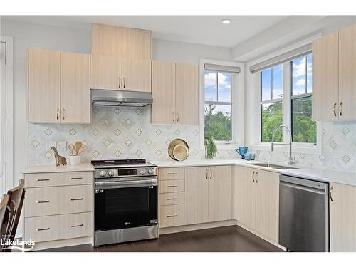 31-1082 Echo Hills Road, Lake Of Bays, ON - Indoor Photo Showing Kitchen