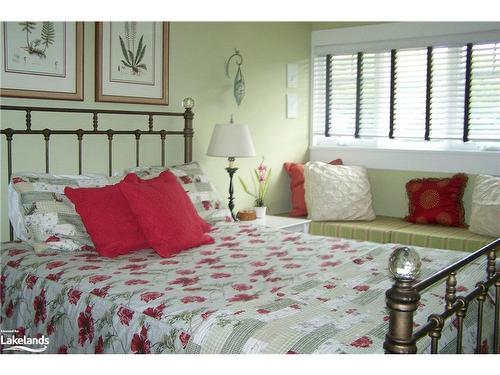 1020 Birch Glen Road, Baysville, ON - Indoor Photo Showing Bedroom