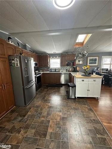 27 Shaw Street, Wasaga Beach, ON - Indoor Photo Showing Kitchen With Double Sink