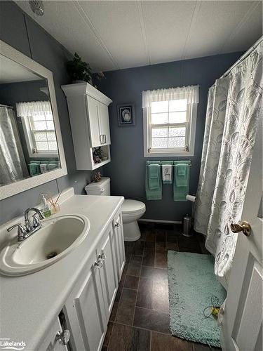 27 Shaw Street, Wasaga Beach, ON - Indoor Photo Showing Bathroom