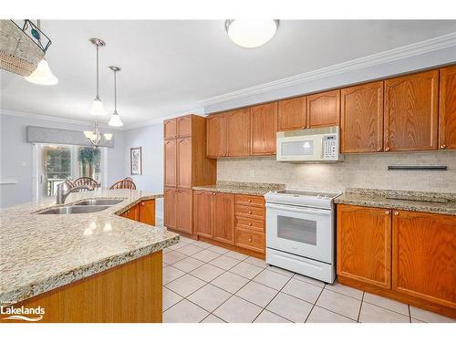 7 Trailwood Place, Wasaga Beach, ON - Indoor Photo Showing Kitchen With Double Sink