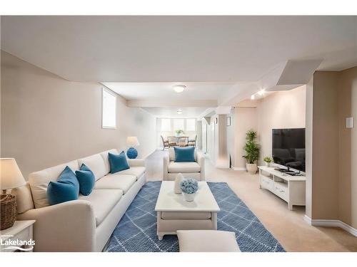 7 Trailwood Place, Wasaga Beach, ON - Indoor Photo Showing Living Room