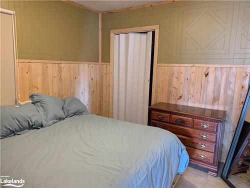 51 70Th Street N, Wasaga Beach, ON - Indoor Photo Showing Bedroom