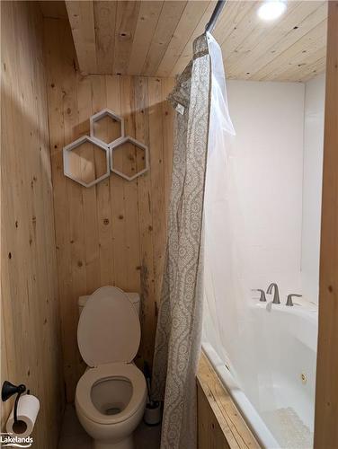 51 70Th Street N, Wasaga Beach, ON - Indoor Photo Showing Bathroom