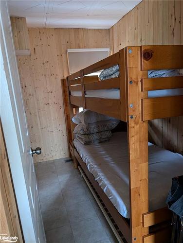 51 70Th Street N, Wasaga Beach, ON - Indoor Photo Showing Bedroom