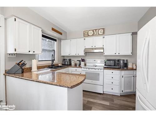 18 Rosetta Street, Parry Sound, ON - Indoor Photo Showing Kitchen With Double Sink