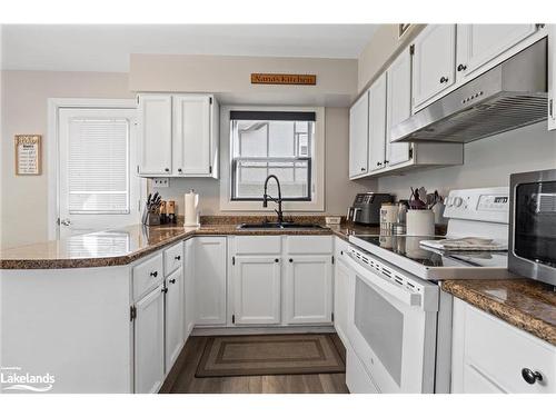 18 Rosetta Street, Parry Sound, ON - Indoor Photo Showing Kitchen With Double Sink