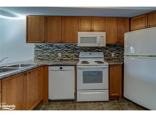 4 Royalton Lane, Collingwood, ON - Indoor Photo Showing Kitchen With Double Sink