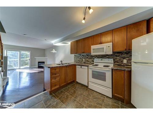 4 Royalton Lane, Collingwood, ON - Indoor Photo Showing Kitchen With Double Sink