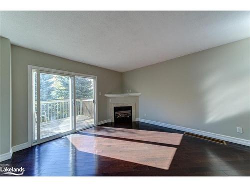 4 Royalton Lane, Collingwood, ON - Indoor Photo Showing Living Room With Fireplace