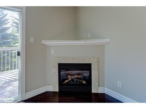 4 Royalton Lane, Collingwood, ON - Indoor Photo Showing Living Room With Fireplace